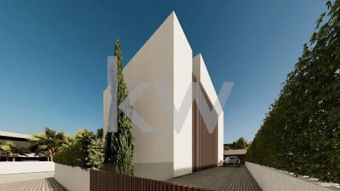 Terreno para construção de moradia, em projeto, com vistas deslumbrantes para as salinas de quelfes