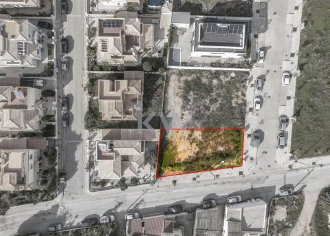 Terreno para construção de moradia, em projeto, com vistas deslumbrantes para as salinas de quelfes