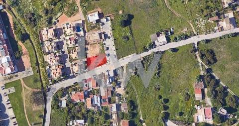 Terreno para construção de moradia, em projeto, com vistas deslumbrantes para as salinas de quelfes