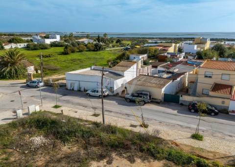 Terreno para construção de moradia, em projeto, com vistas deslumbrantes para as salinas de quelfes