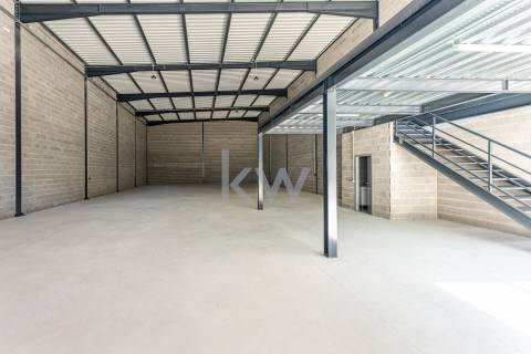 Armazém para Arrendamento - Rio de Galinhas, Marco de Canaveses