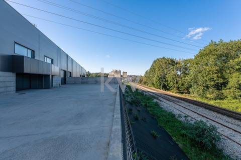 Armazém para Arrendamento - Rio de Galinhas, Marco de Canaveses