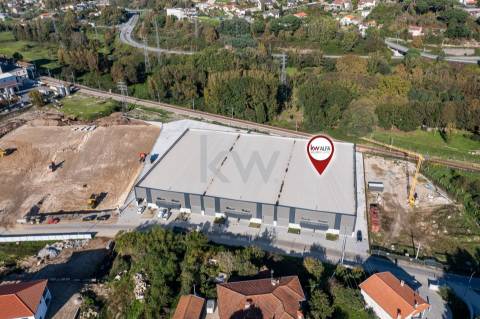 Armazém para Arrendamento - Rio de Galinhas, Marco de Canaveses