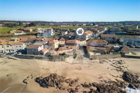 Prédio Térreo com possibilidade de reabilitação ao nível do RC