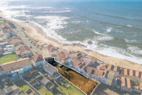 Prédio Térreo com possibilidade de reabilitação ao nível do RC