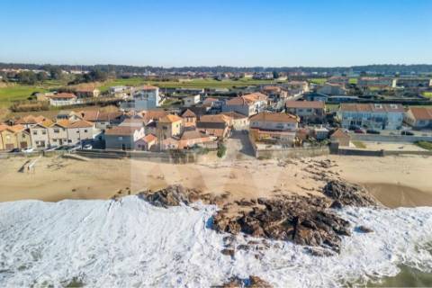 Prédio Térreo com possibilidade de reabilitação ao nível do RC