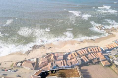 Prédio Térreo com possibilidade de reabilitação ao nível do RC