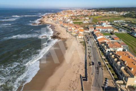 Prédio Térreo com possibilidade de reabilitação ao nível do RC