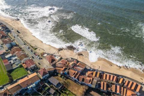 Prédio Térreo com possibilidade de reabilitação ao nível do RC