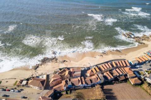 Prédio Térreo com possibilidade de reabilitação ao nível do RC