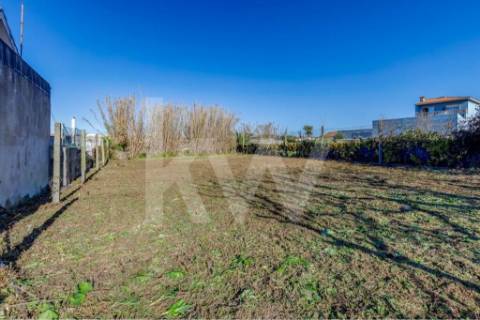 Prédio Térreo com possibilidade de reabilitação ao nível do RC