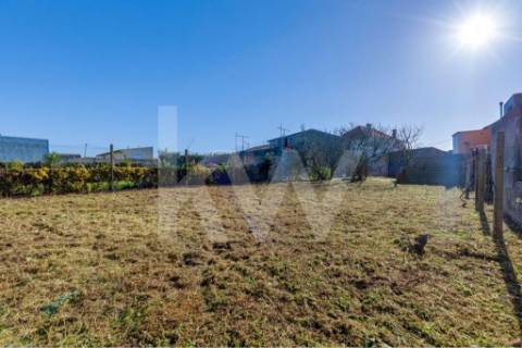 Prédio Térreo com possibilidade de reabilitação ao nível do RC