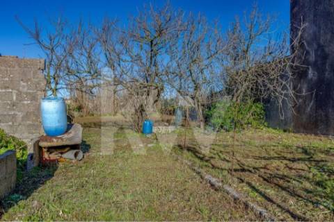 Prédio Térreo com possibilidade de reabilitação ao nível do RC