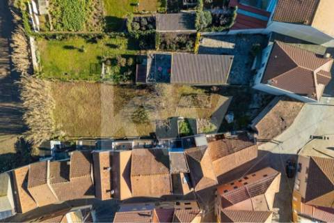 Prédio Térreo com possibilidade de reabilitação ao nível do RC