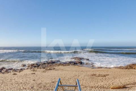 Prédio Térreo com possibilidade de reabilitação ao nível do RC