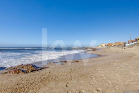 Prédio Térreo com possibilidade de reabilitação ao nível do RC