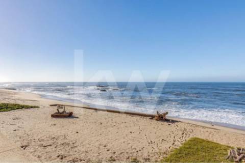 Prédio Térreo com possibilidade de reabilitação ao nível do RC