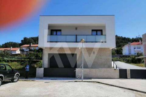 Lote de Terreno para Construção em Darque