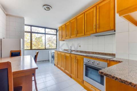 Apartamento T1 de 73m² - Avenida Fernão Magalhães, Paranhos (Areosa), Polo universitário S.João.