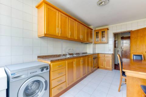 Apartamento T1 de 73m² - Avenida Fernão Magalhães, Paranhos (Areosa), Polo universitário S.João.