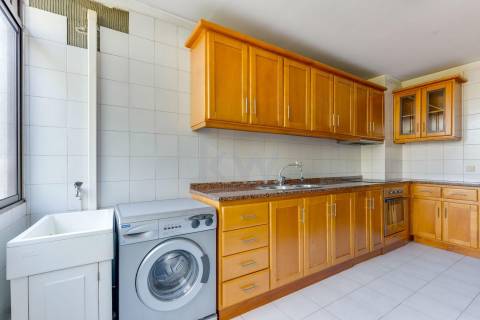 Apartamento T1 de 73m² - Avenida Fernão Magalhães, Paranhos (Areosa), Polo universitário S.João.