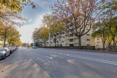 Apartamento T1 de 73m² - Avenida Fernão Magalhães, Paranhos (Areosa), Polo universitário S.João.