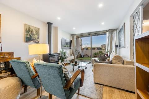 Prédio T9 com jardim, garagem e anexo na Rua das Antas no Porto