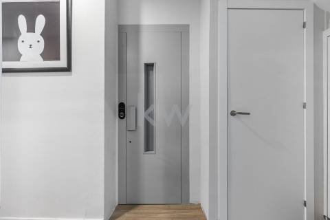 Prédio T9 com jardim, garagem e anexo na Rua das Antas no Porto