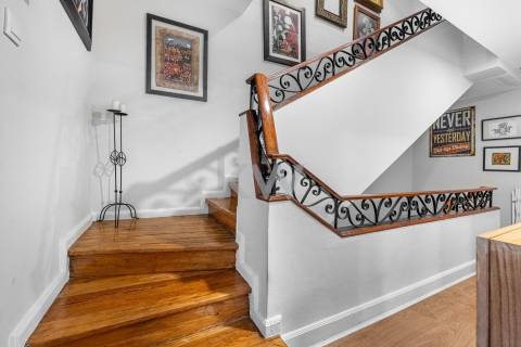 Prédio T9 com jardim, garagem e anexo na Rua das Antas no Porto