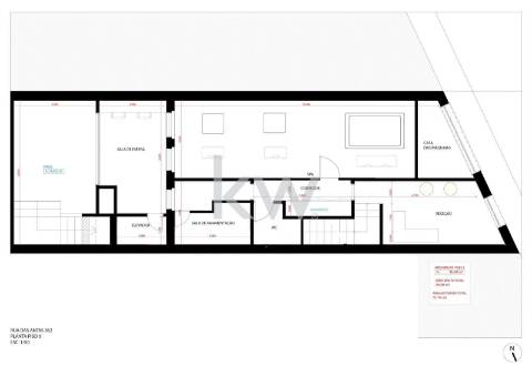 Prédio T9 com jardim, garagem e anexo na Rua das Antas no Porto