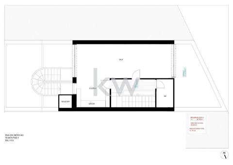 Prédio T9 com jardim, garagem e anexo na Rua das Antas no Porto