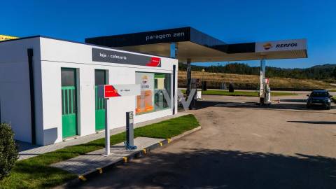 Estação de Serviço, Loja, Pavilhão e Rampa de Lavagem em Salto - Montalegre
