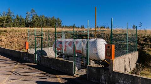 Estação de Serviço, Loja, Pavilhão e Rampa de Lavagem em Salto - Montalegre