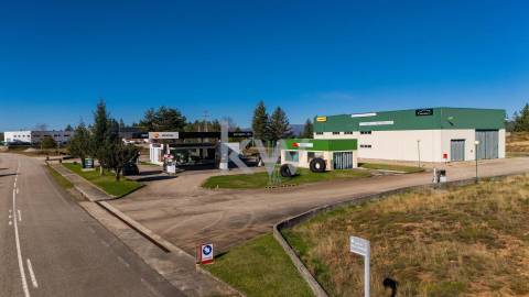 Estação de Serviço, Loja, Pavilhão e Rampa de Lavagem em Salto - Montalegre