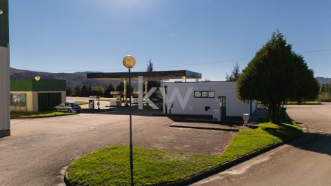Estação de Serviço, Loja, Pavilhão e Rampa de Lavagem em Salto - Montalegre