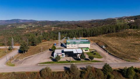 Estação de Serviço, Loja, Pavilhão e Rampa de Lavagem em Salto - Montalegre