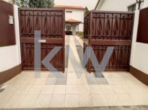 Moradia T4 Isolada Sobreira - Paredes para 1 ou 2 Familias com terreno com 980m2