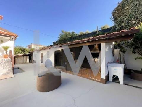 Moradia T4 Isolada Sobreira - Paredes para 1 ou 2 Familias com terreno com 980m2