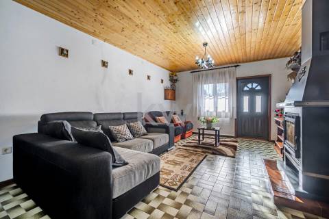 Moradia T4 Isolada Sobreira - Paredes para 1 ou 2 Familias com terreno com 980m2