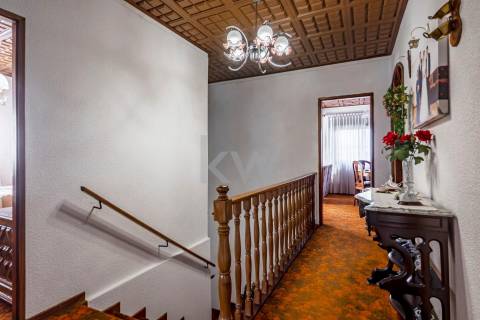 Moradia T4 Isolada Sobreira - Paredes para 1 ou 2 Familias com terreno com 980m2