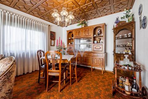 Moradia T4 Isolada Sobreira - Paredes para 1 ou 2 Familias com terreno com 980m2