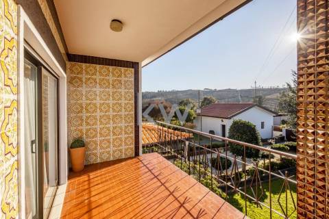 Moradia T4 Isolada Sobreira - Paredes para 1 ou 2 Familias com terreno com 980m2