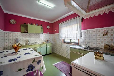 Moradia T4 Isolada Sobreira - Paredes para 1 ou 2 Familias com terreno com 980m2