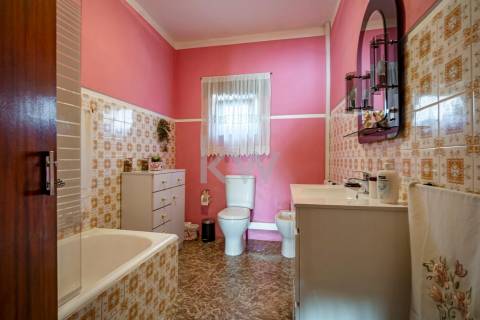 Moradia T4 Isolada Sobreira - Paredes para 1 ou 2 Familias com terreno com 980m2