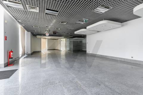 Venda loja com 202 m2 em Campanhã, Porto
