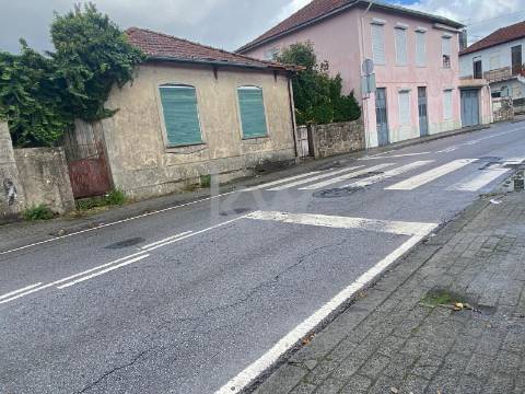 Venda de Moradia T2 para recuperação na Zona ARU da cidade de Santo Tirso