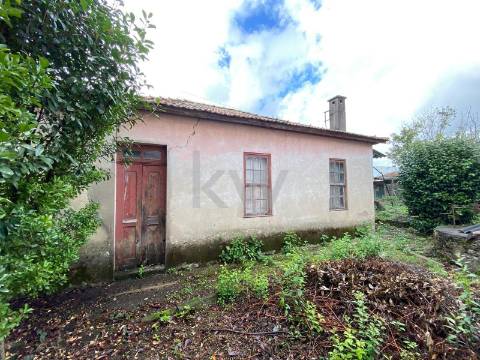 Venda de Moradia T2 para recuperação na Zona ARU da cidade de Santo Tirso