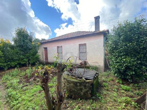 Venda de Moradia T2 para recuperação na Zona ARU da cidade de Santo Tirso