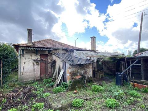Venda de Moradia T2 para recuperação na Zona ARU da cidade de Santo Tirso