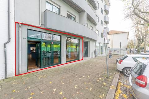 Loja 500m2 em Senhora da Hora / Junto a estação de Metro Sra da Hora